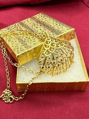 Rare! Crown Trifari Mid-Century Gold-Plated Fan Pendant Necklace